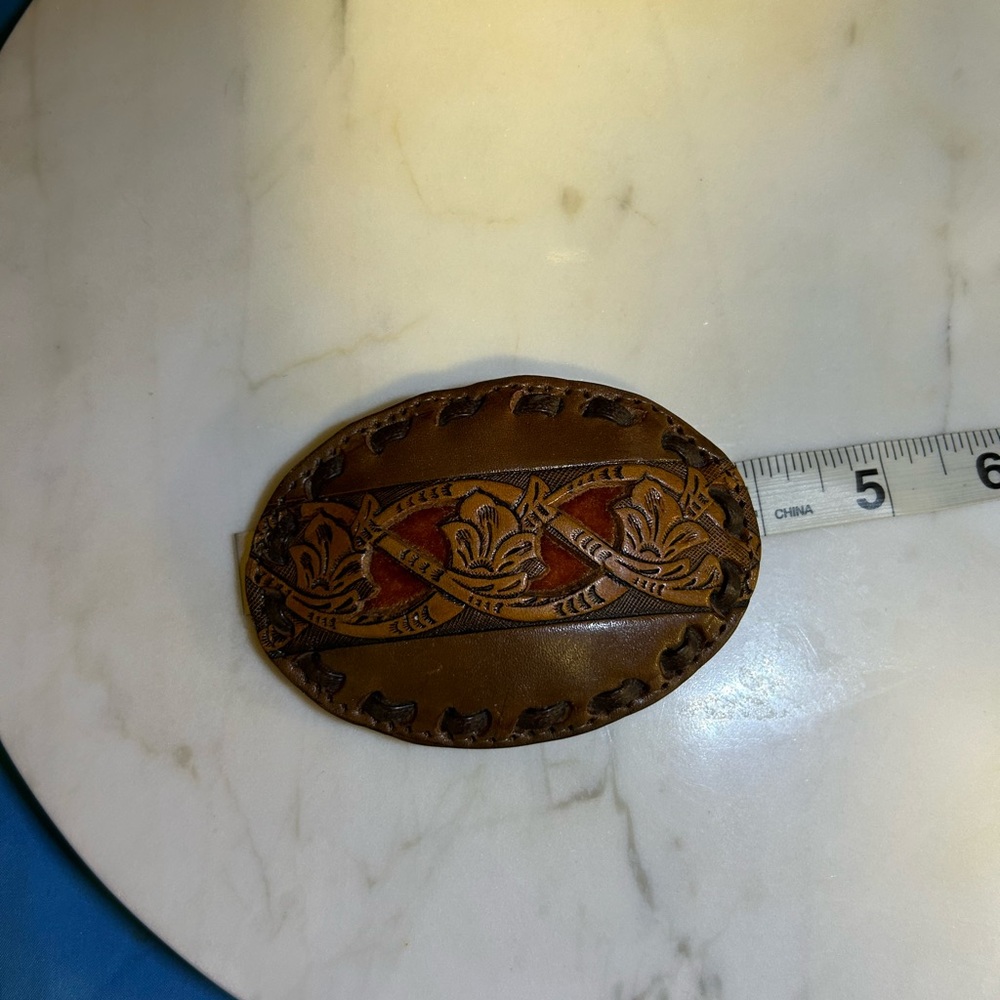 Leather hand made belt buckle with velour accent. Vintage - Picture 4 of 8